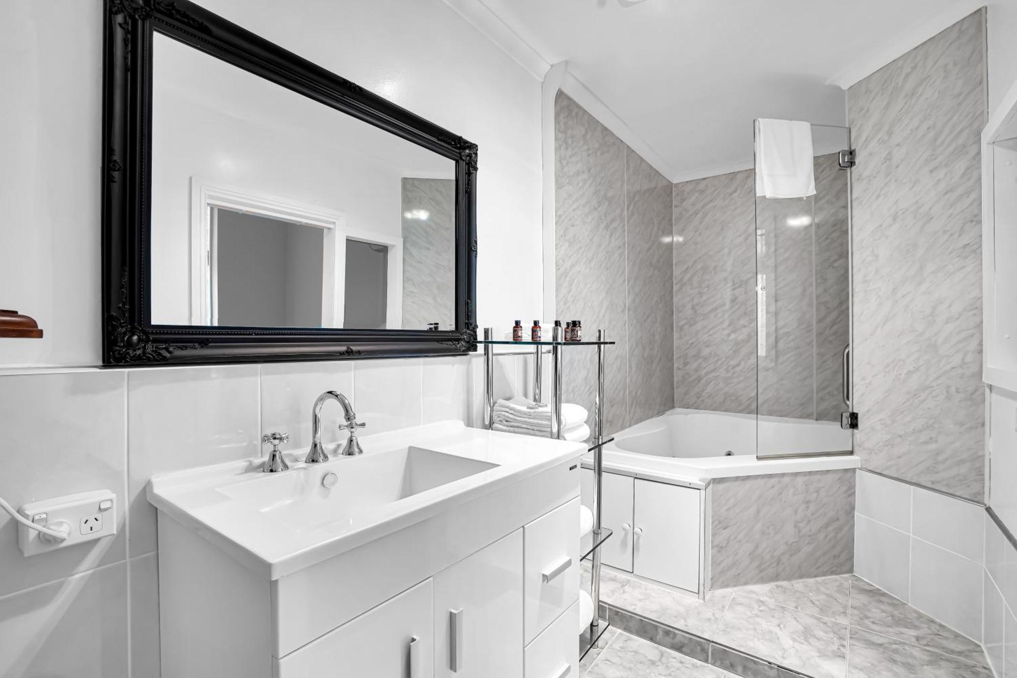 Bischoff Hotel Waratah Bagian luar foto
