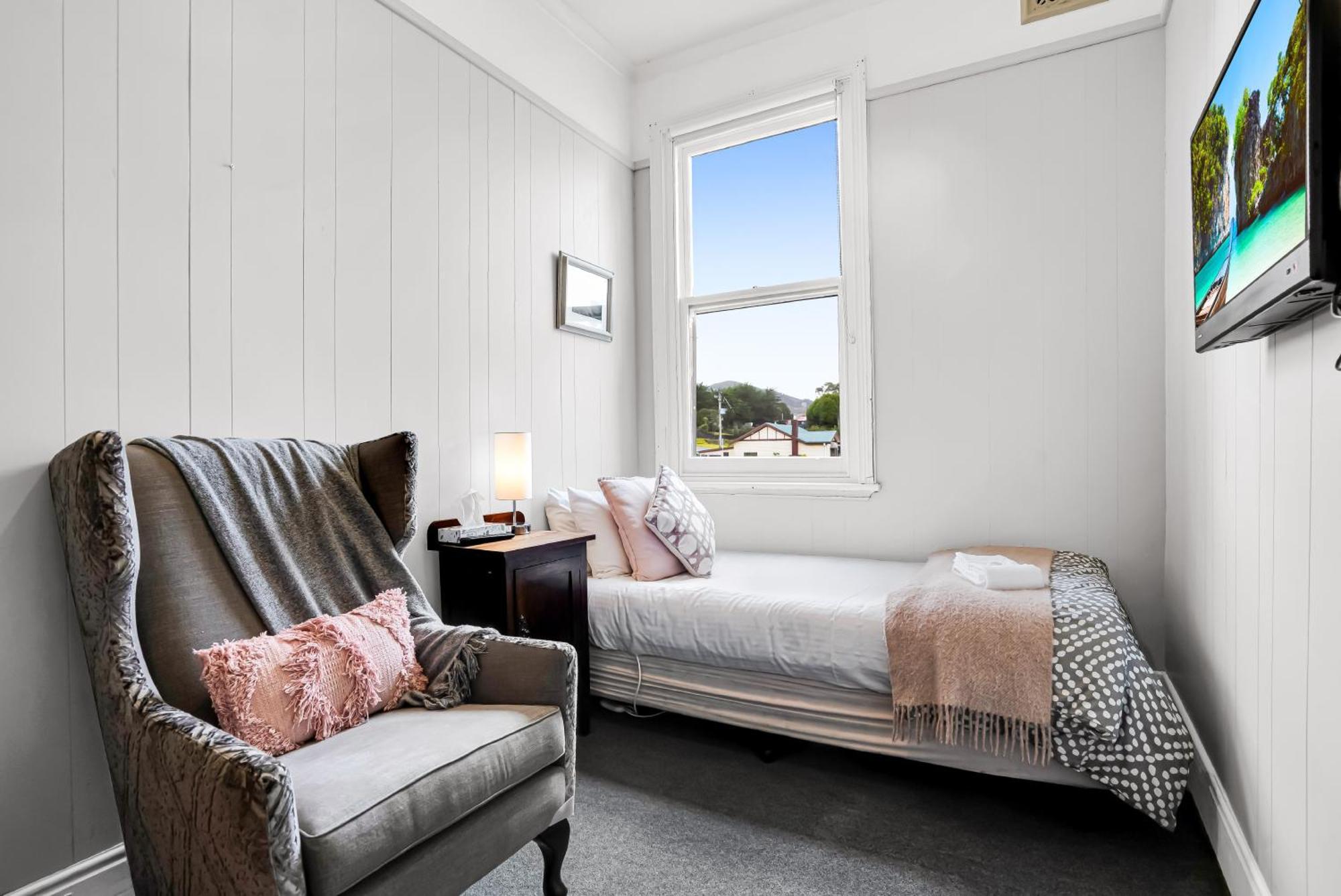 Bischoff Hotel Waratah Bagian luar foto