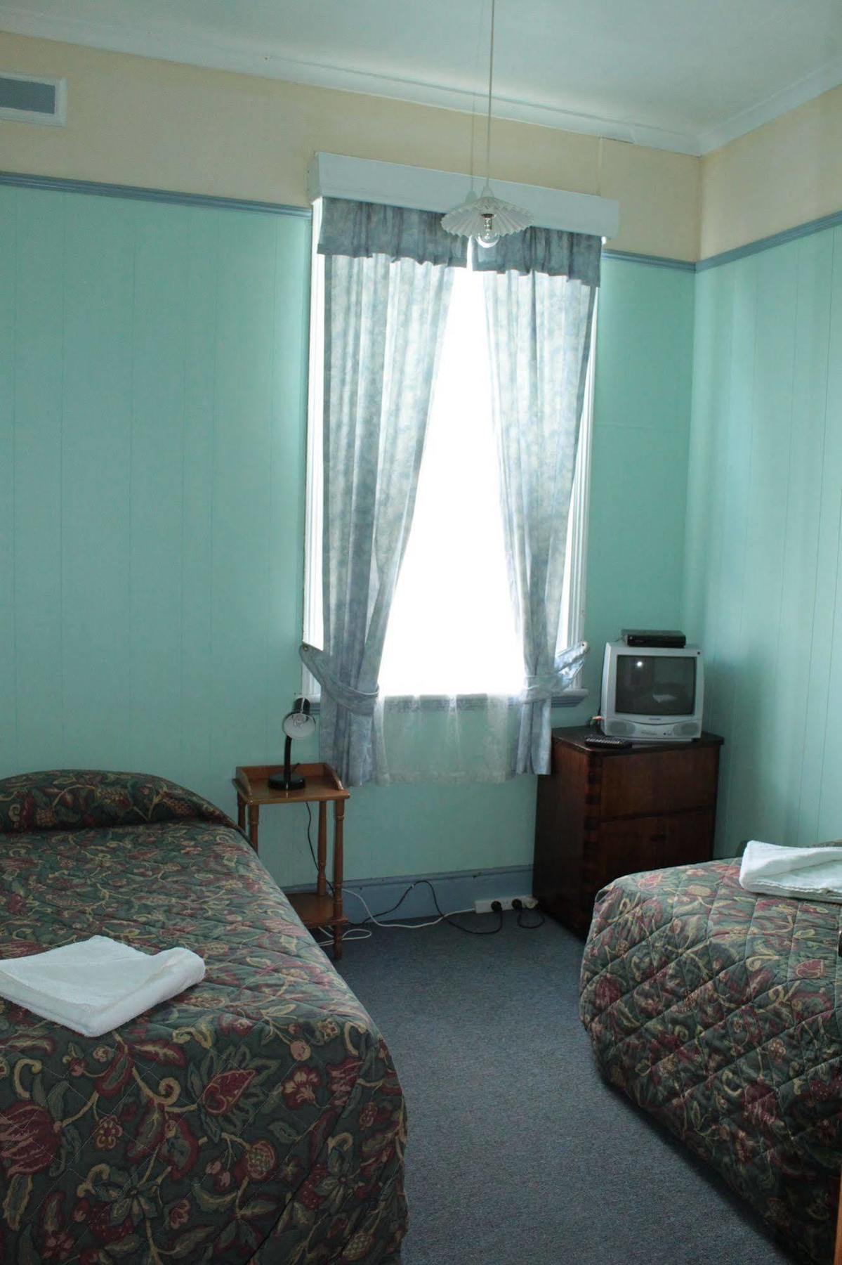 Bischoff Hotel Waratah Bagian luar foto