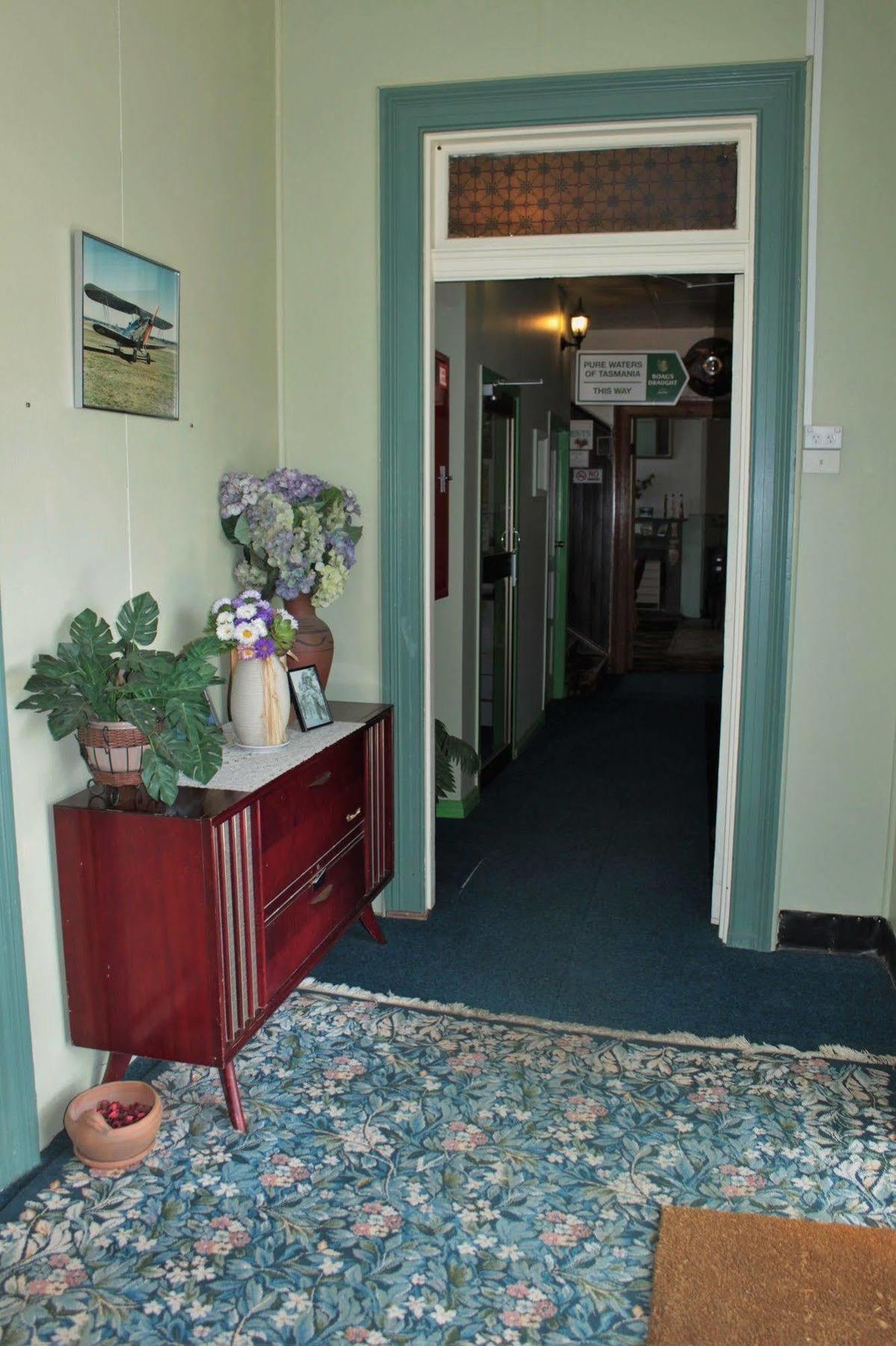 Bischoff Hotel Waratah Bagian luar foto